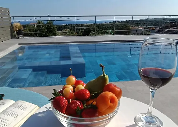 Dandelion Villa Mousata