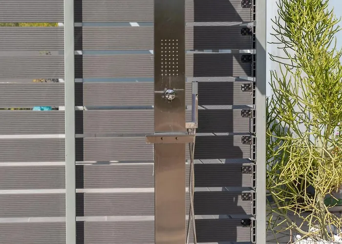 Villa Dandelion Mousata